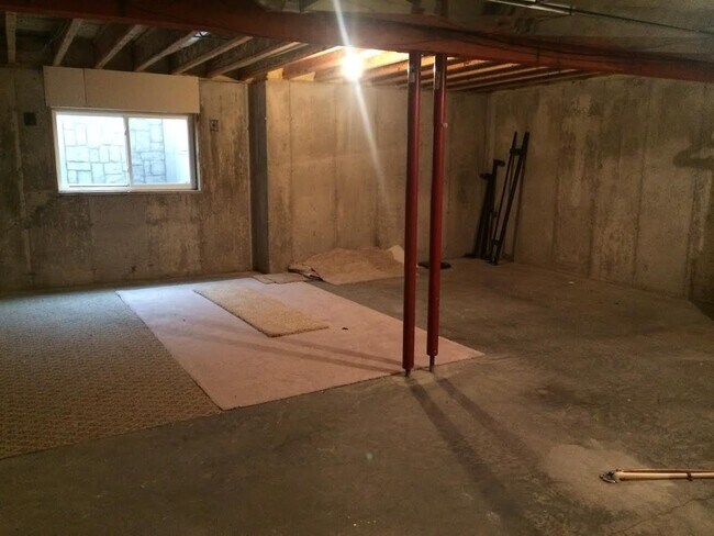 Building Photo - Fantastic 3-Bedroom, 2 3/4 bathroom Townho...