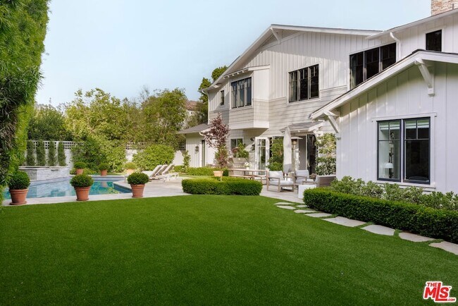 Building Photo - 800 Greentree Rd
