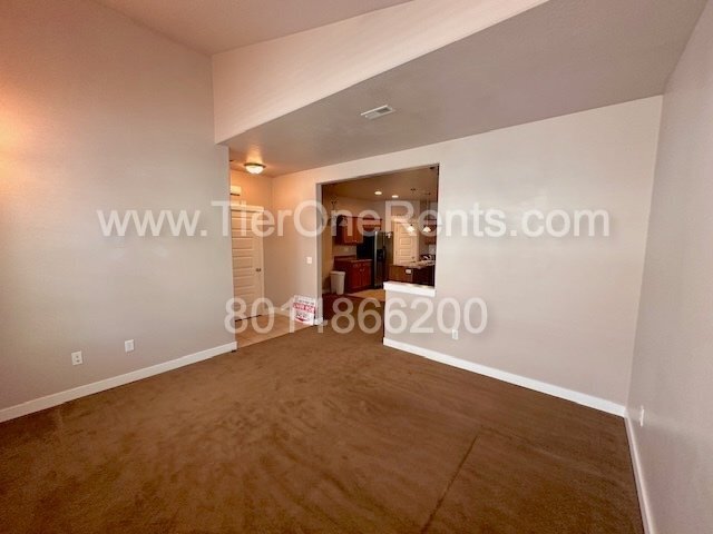 Building Photo - Apply this month and enjoy a $500 move-in ...