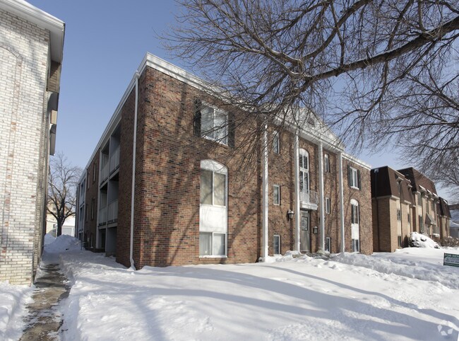Building Photo - 1122 F Street