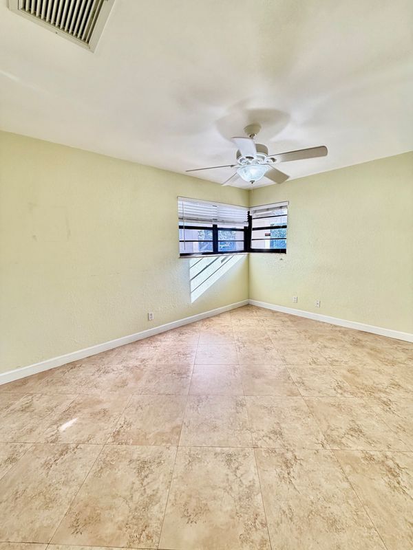 Building Photo - 1125 SE 6th Terrace