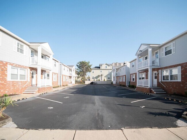 Building Photo - 9506 Ventnor Ave