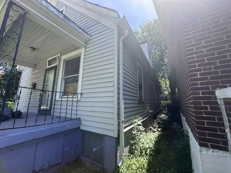 Building Photo - 3912 Beachwood Ave