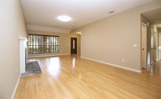 Building Photo - 18203 Brooknoll Dr