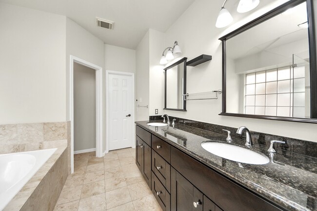 Building Photo - 4418 Ringrose Dr