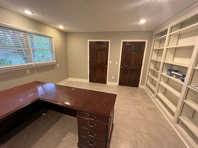 Building Photo - 509 Castlewood Trail
