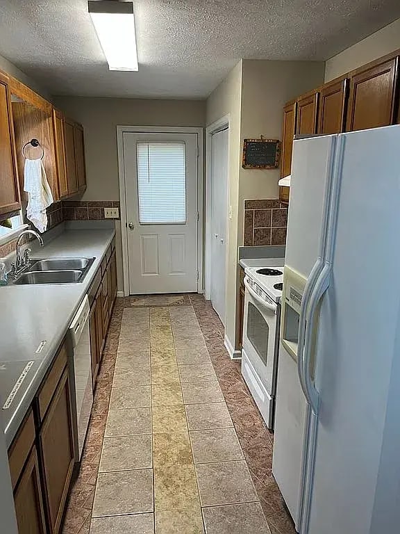 Kitchen & side entrance - 2368 Bateman Bridge Rd