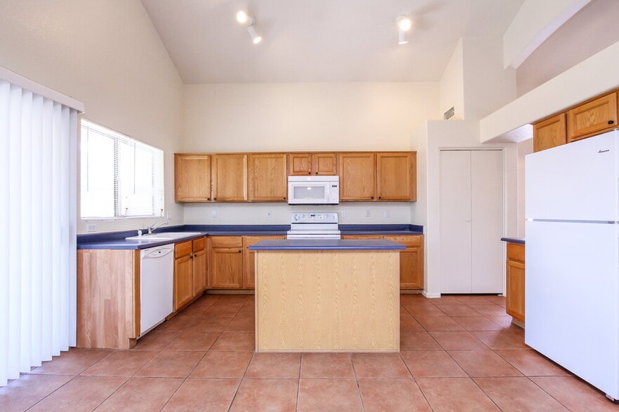 Building Photo - 14711 W Ely Dr