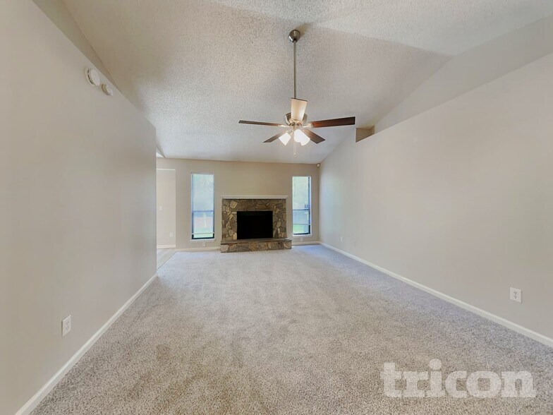 Building Photo - 7412 Amandas Crossing Dr N