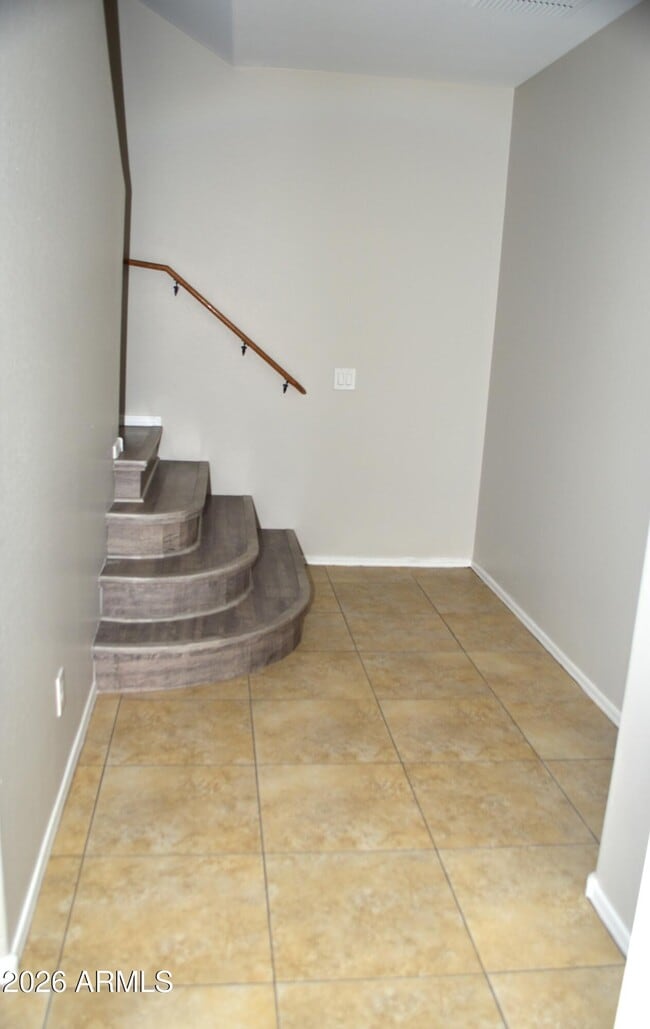 Building Photo - 964 S Almira Ave