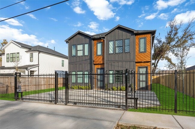 Building Photo - 4533 Larkspur St