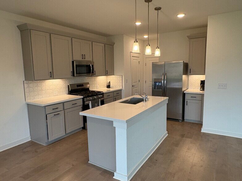 Building Photo - 7408 Sparkling Light Dr
