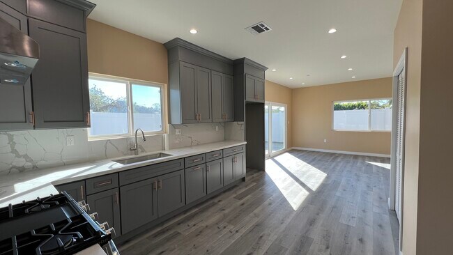 Building Photo - 6944 Valmont St