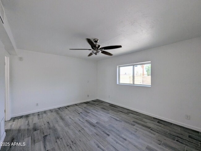 Building Photo - 2443 E Earll Dr