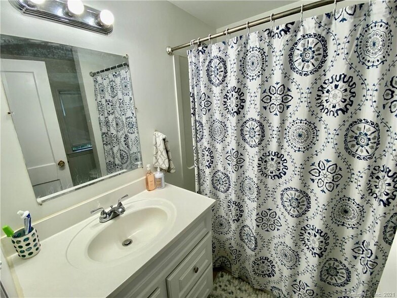 Building Photo - 45 Delsole Rd