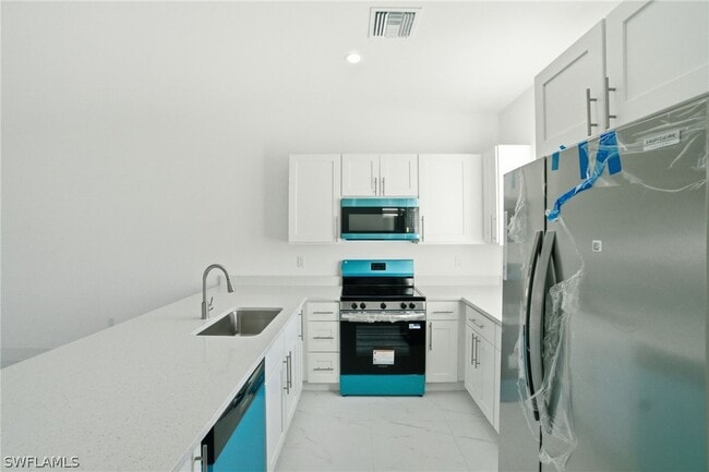 Building Photo - 2404-2406 Mae Ave S