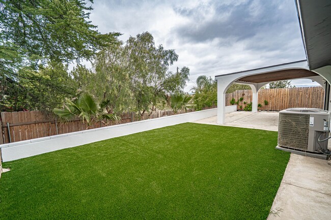 Building Photo - Upgraded 3 Bedroom Rental Home in Canyon C...