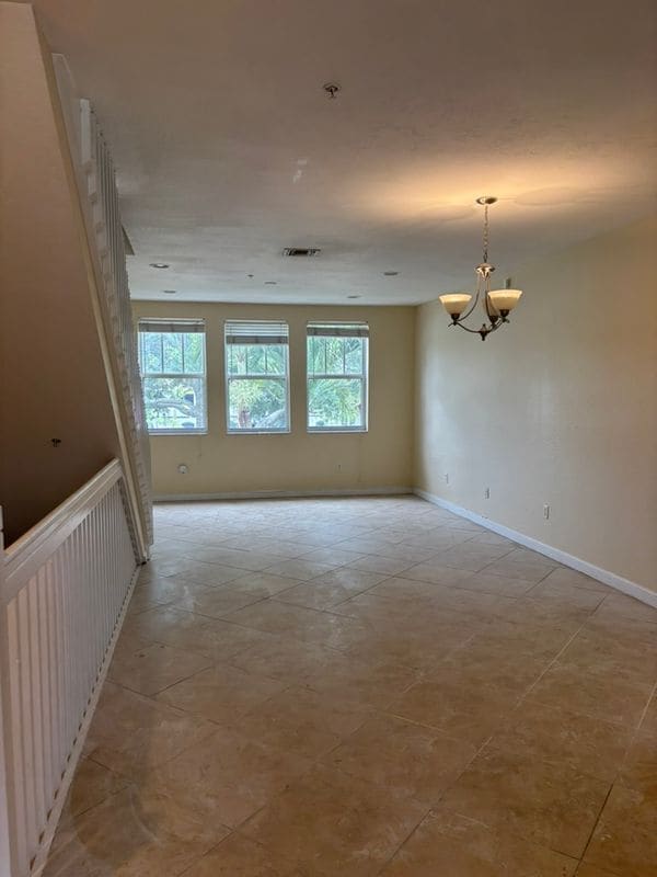 Building Photo - 590 Amador Ln