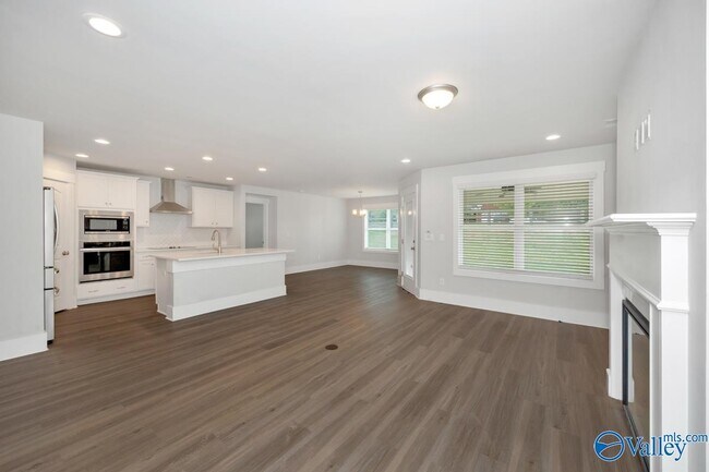 Building Photo - 100 River Springs Ct