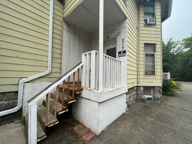 Building Photo - 217 W Vine St
