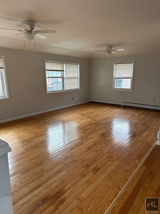 Building Photo - 122 PLACE