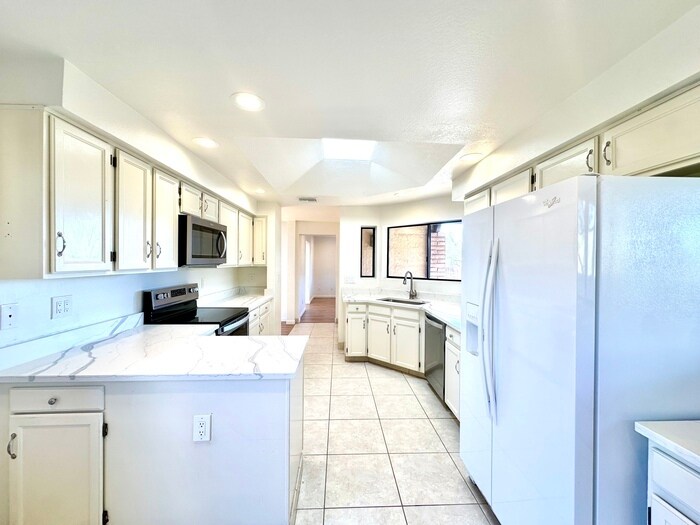Building Photo - 4100 E Pontatoc Canyon Dr