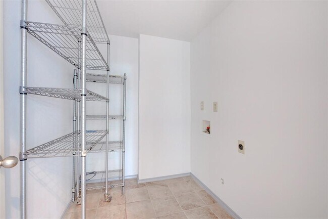 Building Photo - 1604 Springdale Rd
