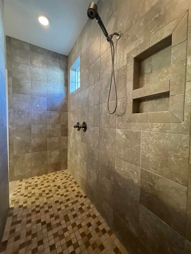 Building Photo - 440 Shaftesbury Ln