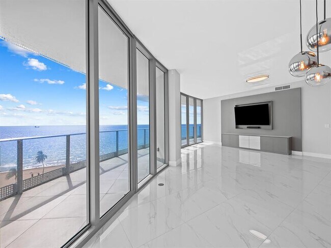 Building Photo - 701 S Fort Lauderdale Beach Blvd