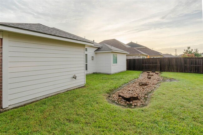 Building Photo - 9960 Yearling Pl