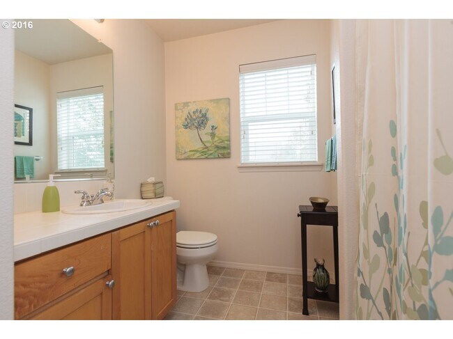 Upstairs Hall Bath - 1120 SE Tamora Ave