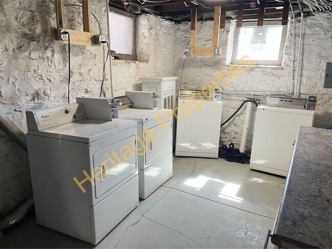 Building Photo - Freshly Updated Southampton 1 Bedroom