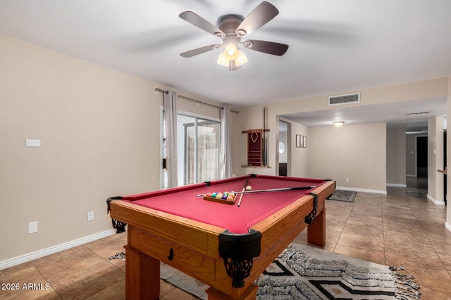 Building Photo - 2424 W Portobello Ave