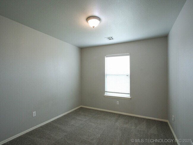 Building Photo - 16052 S 83rd E Ave