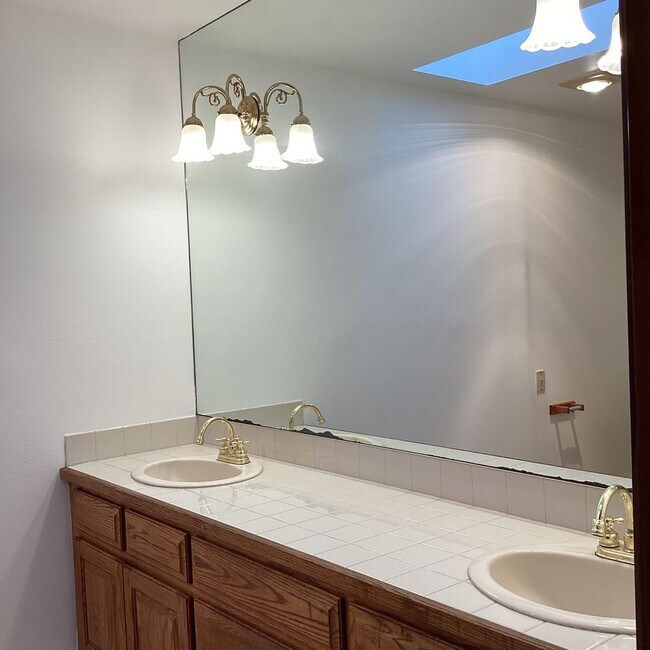 Building Photo - Ranch Style Rambler located in Stannwood