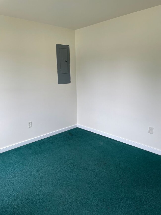 Building Photo - Waverly, VA - Four Bedroom / Two Bath - Mo...