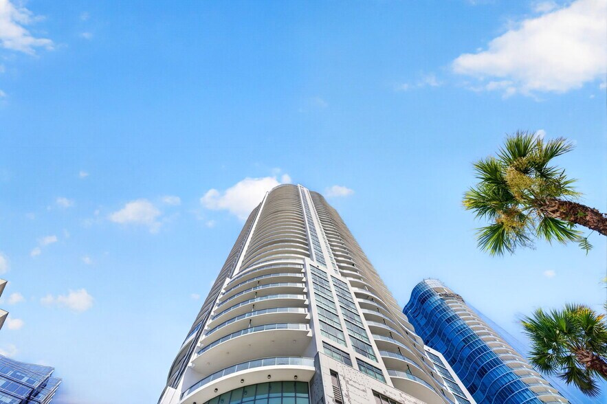 Building Photo - 100 E Las Olas Blvd