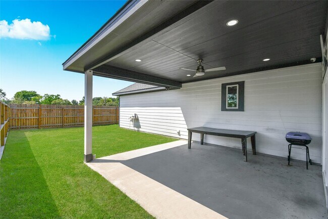 Building Photo - 1507 5th St