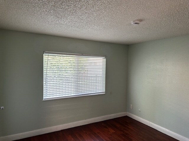 Building Photo - Tracy 4 Bedroom 2 Bathroom Home with a pool