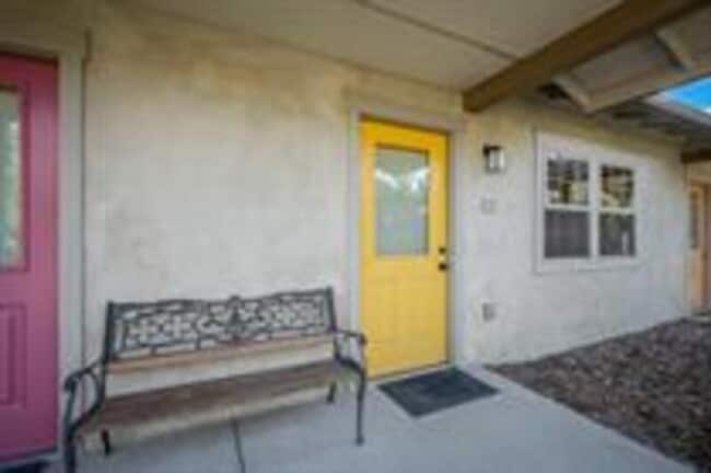 Building Photo - 901 Spruce St
