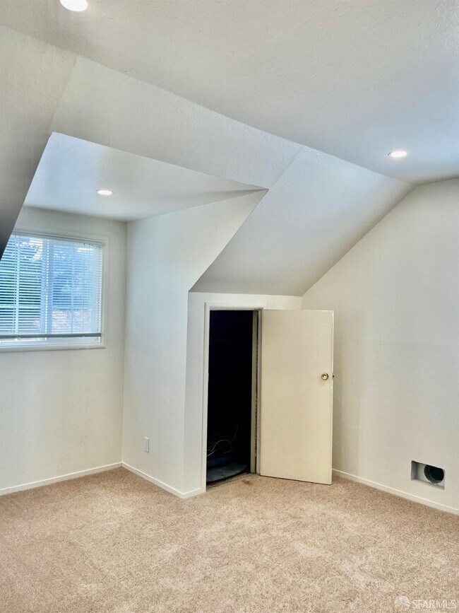 Building Photo - 5880 Olinda Rd