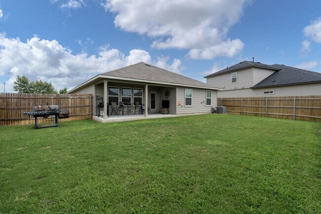 Building Photo - 1444 Acorn Wood