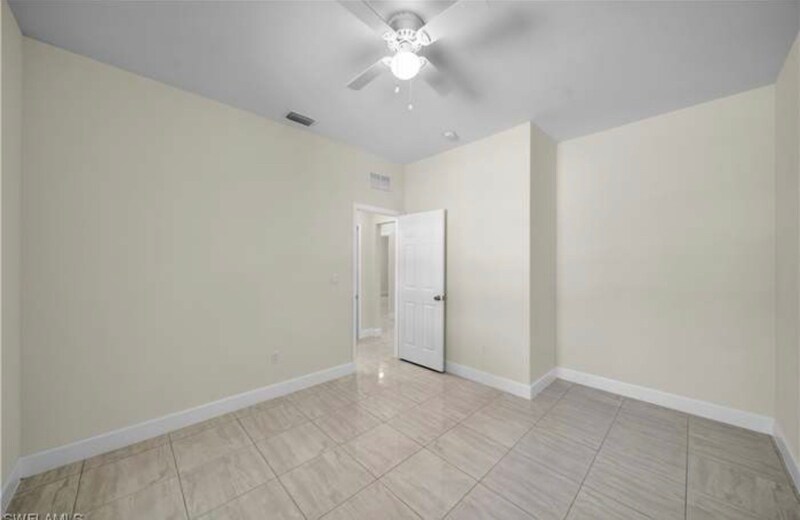 Building Photo - 2118 Zaharihas Dr