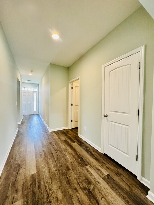 Building Photo - 464 Honeyhill Lp