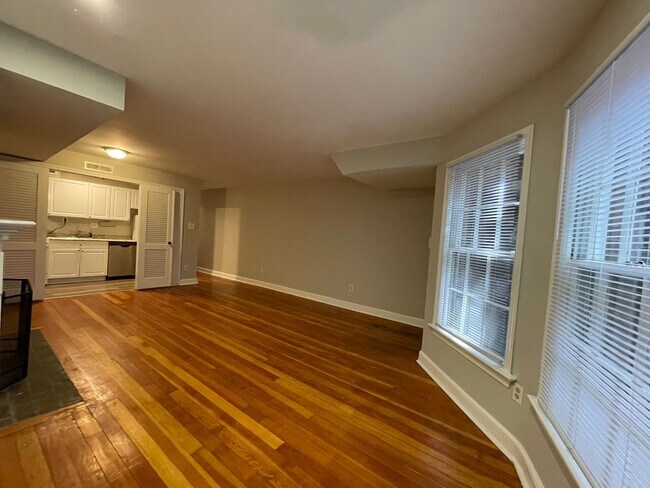Building Photo - 939 25th St NW