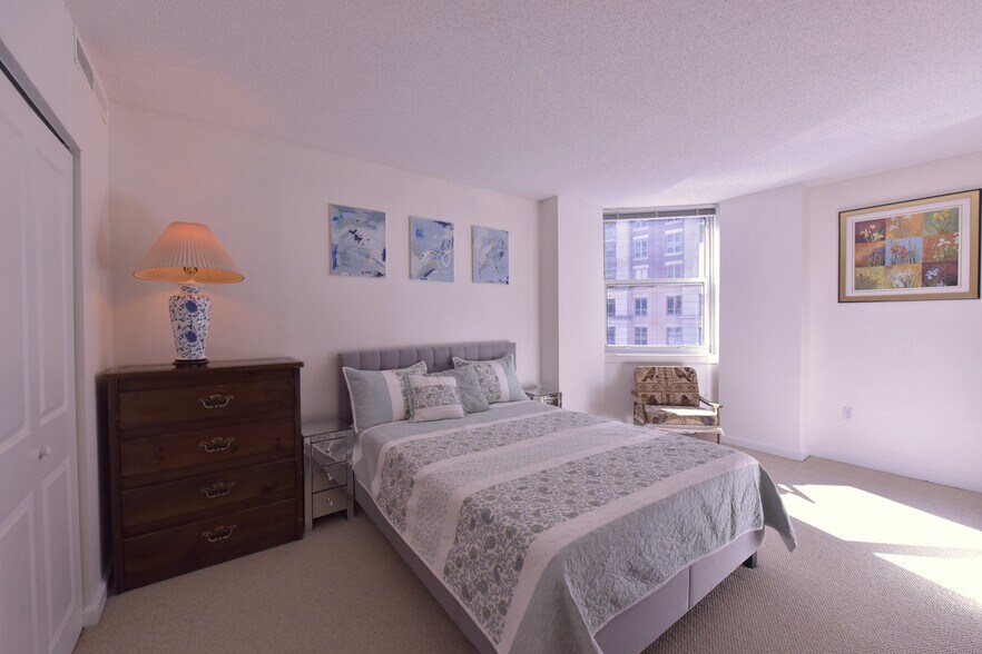 Building Photo - 880 N Pollard St