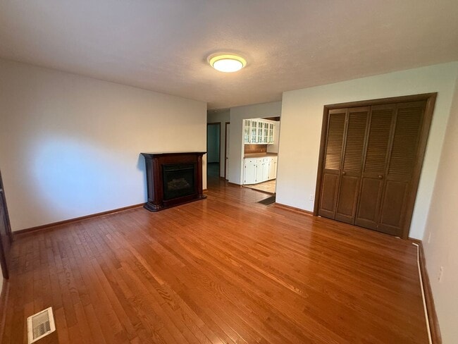 Building Photo - 2-3 Bedroom house with 2 bathrooms and garage