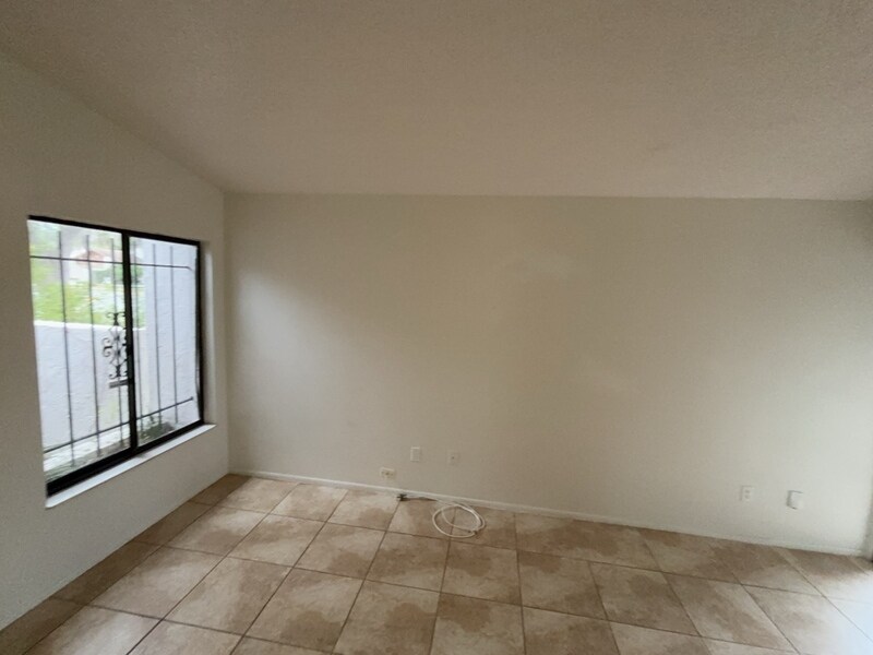 Building Photo - 2468 Atrium Cir