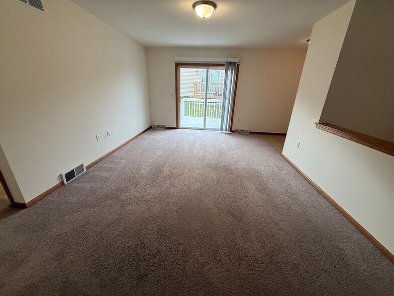 Building Photo - 1205 Temple Dr