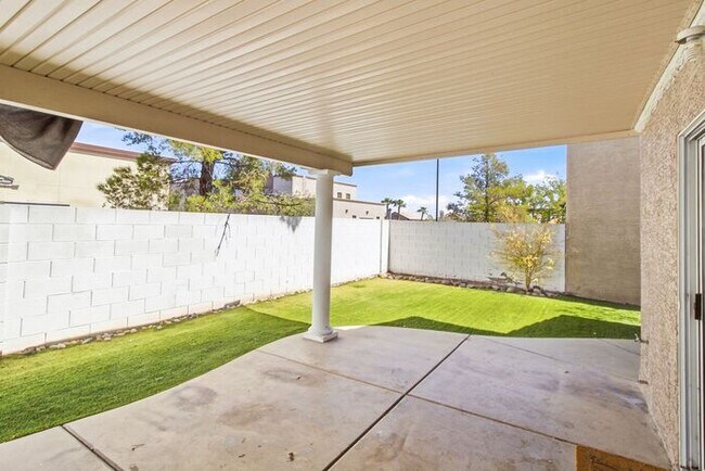 Building Photo - Charming 3-Bedroom Home with Modern Updates & Easy-Care Backyard